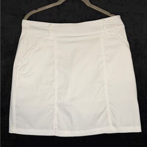 Aivir White Women's Skort